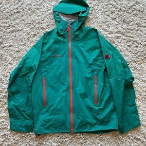 MAMMUT MENS ski jacket Large with orange zippers. In excellent condition